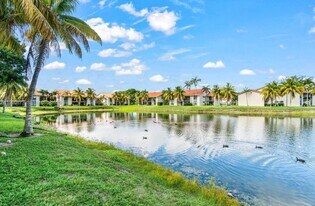 1495 Lake Crystal Dr in West Palm Beach, FL - Building Photo