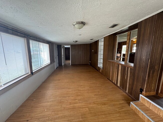 700 S 6th St in Wewahitchka, FL - Building Photo - Building Photo