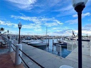 555 NE 15th St in Miami, FL - Foto de edificio - Building Photo