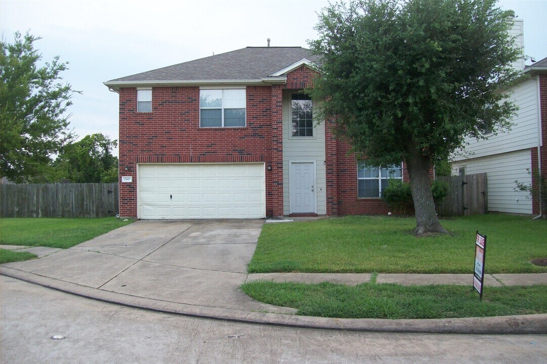15007 Kingsbridge Way in Houston, TX - Building Photo