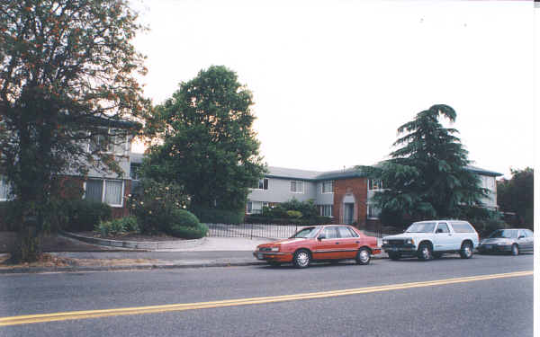 Kelli Ann Apartments in Portland, OR - Building Photo