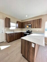 2918 W Driftwood St, Unit 1 in Edinburg, TX - Foto de edificio - Building Photo