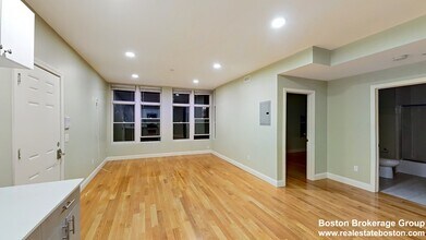 311 Dudley St, Unit 2 in Boston, MA - Foto de edificio - Building Photo