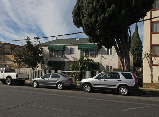 1733-1737 N Serrano Ave in Los Angeles, CA - Building Photo - Building Photo