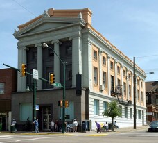 300-302 E Eighth Ave in Homestead, PA - Building Photo