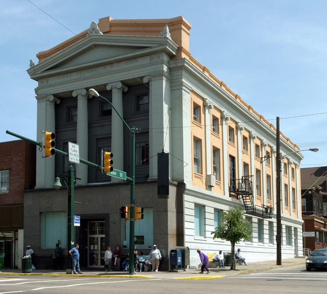 300-302 E Eighth Ave