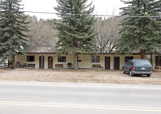 Creekside Inn & in Cascade, CO - Building Photo - Building Photo