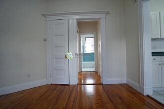 72 Gardner St, Unit E2 in Boston, MA - Building Photo - Building Photo