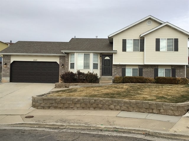 1317 Nalder Cir in Layton, UT - Foto de edificio
