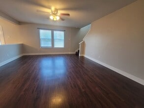 4402 King's Canyon Dr in Taylor, TX - Building Photo - Building Photo