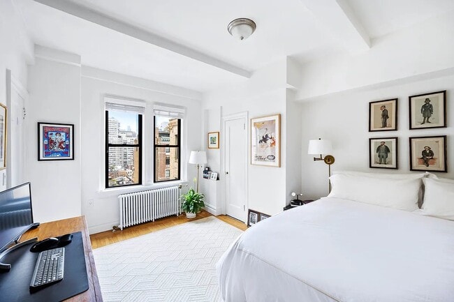 property at 157 E 72nd St