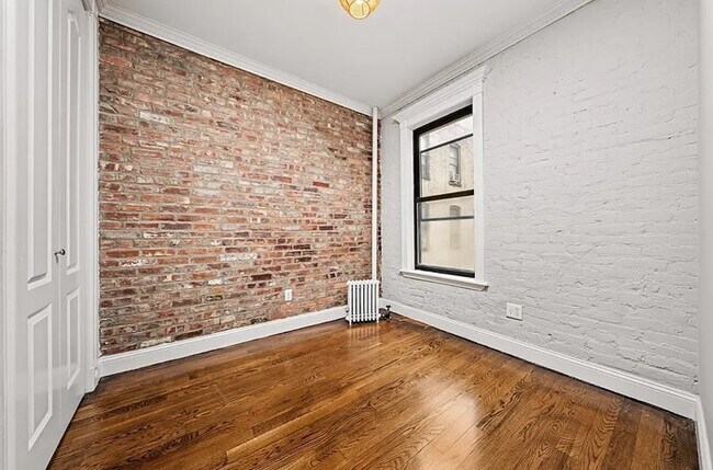110 Bedford St in New York, NY - Building Photo - Building Photo