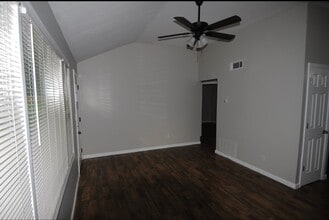 5501 Brokers Tip Ln in Louisville, KY - Building Photo - Building Photo