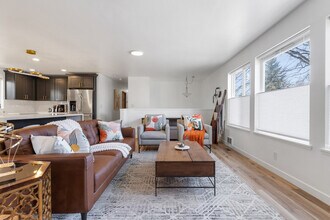 705 24th Ave, Unit SI ID1324822P in Seattle, WA - Building Photo - Building Photo