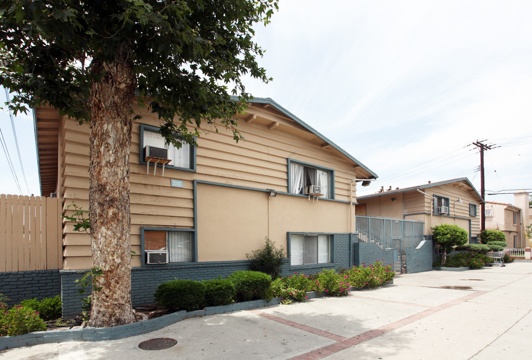 Tropicana Apartments in Baldwin Park, CA - Building Photo