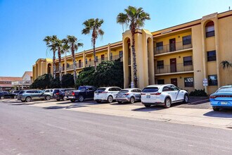 121 E Venus Ln in South Padre Island, TX - Building Photo - Building Photo