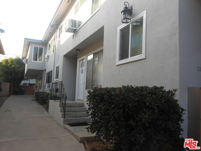 213 S Alexandria Ave in Los Angeles, CA - Building Photo - Building Photo