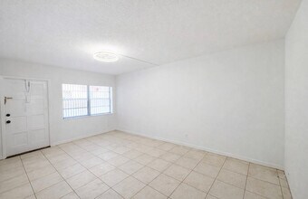 1855 Plunkett St in Hollywood, FL - Building Photo - Building Photo