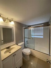 10092 Twin Lakes Dr in Coral Springs, FL - Building Photo - Building Photo