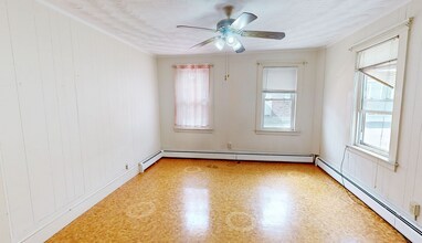 108 Orleans St, Unit 1 in Boston, MA - Foto de edificio - Building Photo