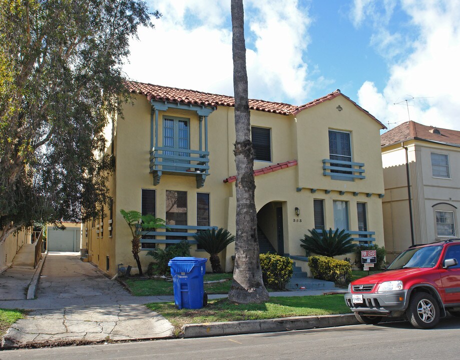 351 N Genesee Ave in Los Angeles, CA - Building Photo
