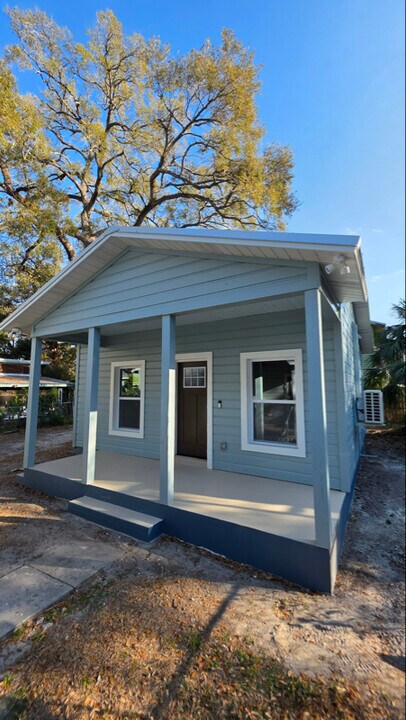 408 W Louisiana Ave in Tampa, FL - Building Photo