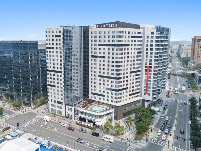 100 Pier 4 in Boston, MA - Foto de edificio - Building Photo