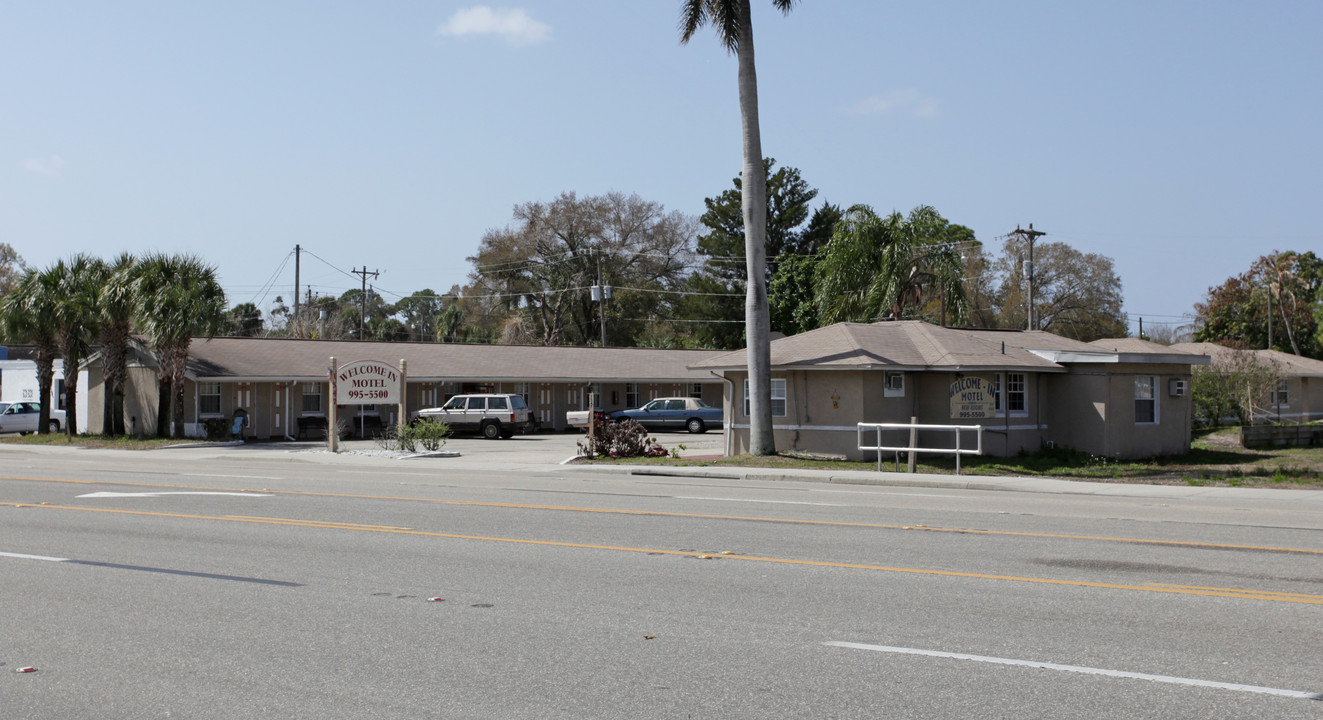 Welcome Inn in Ft. Myers, FL - Building Photo