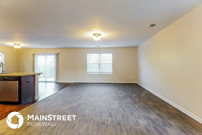 4807 Woodford Cir in Bessemer, AL - Foto de edificio - Building Photo