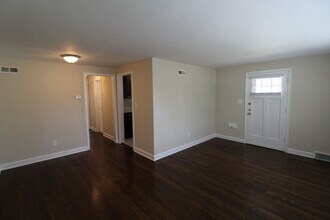 2702 Howell Terrace in North Kansas City, MO - Building Photo - Building Photo
