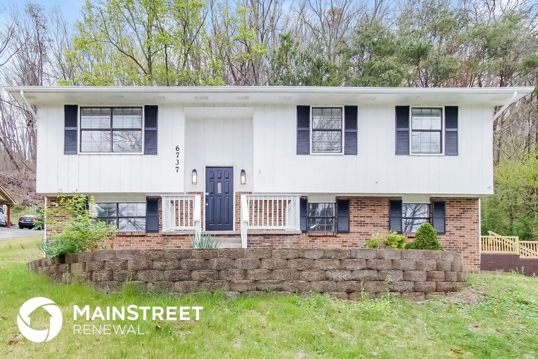 6737 Langston Dr in Knoxville, TN - Foto de edificio