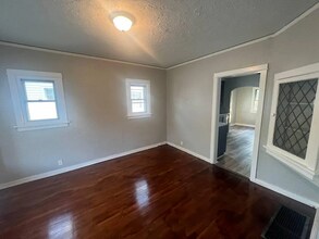 1045 Philadelphia Dr in Dayton, OH - Building Photo - Building Photo