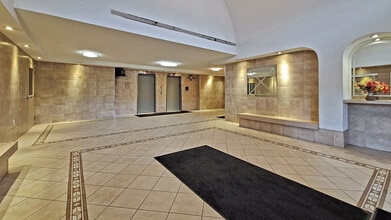 Bayview Square North in Toronto, ON - Building Photo - Building Photo