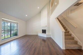9348 Highedge Cir in Dallas, TX - Building Photo - Building Photo