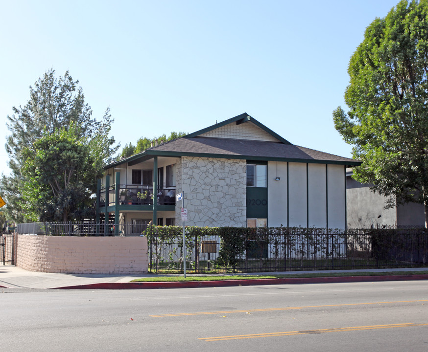 19200 Parthenia St in Northridge, CA - Building Photo