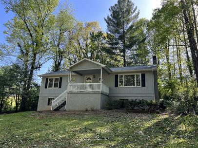 33 Baker Dr in Asheville, NC - Building Photo
