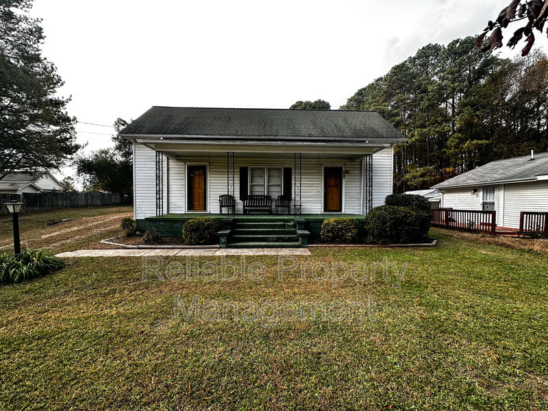 205 Mimosa St in Clayton, NC - Foto de edificio