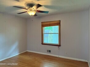 8216 Glimmer Way in Louisville, KY - Building Photo - Building Photo