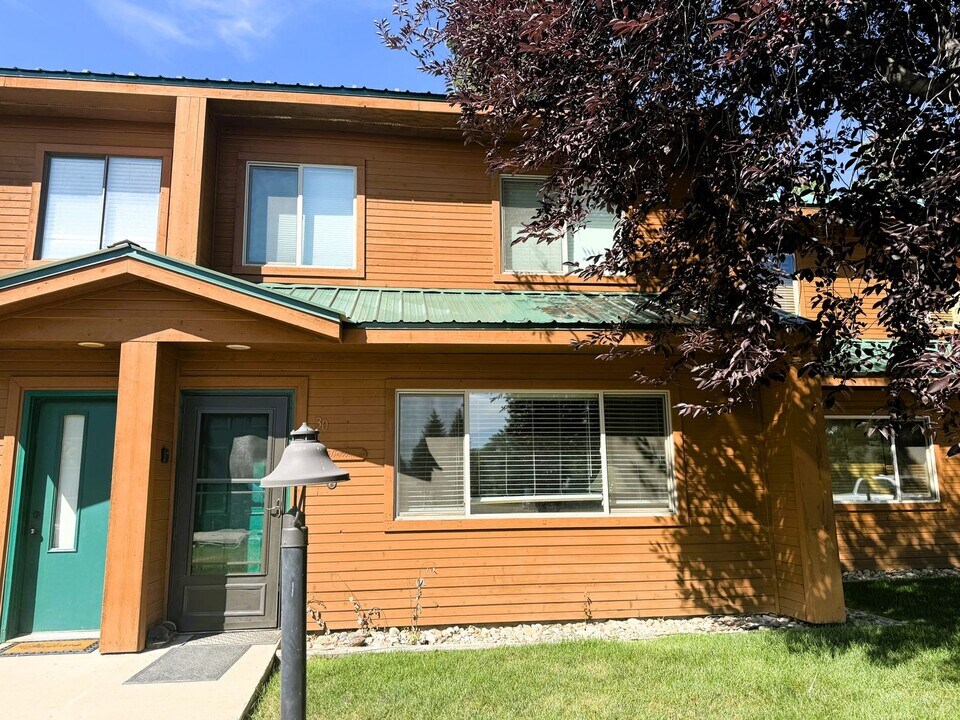 302 Talisman Dr in Pagosa Springs, CO - Building Photo