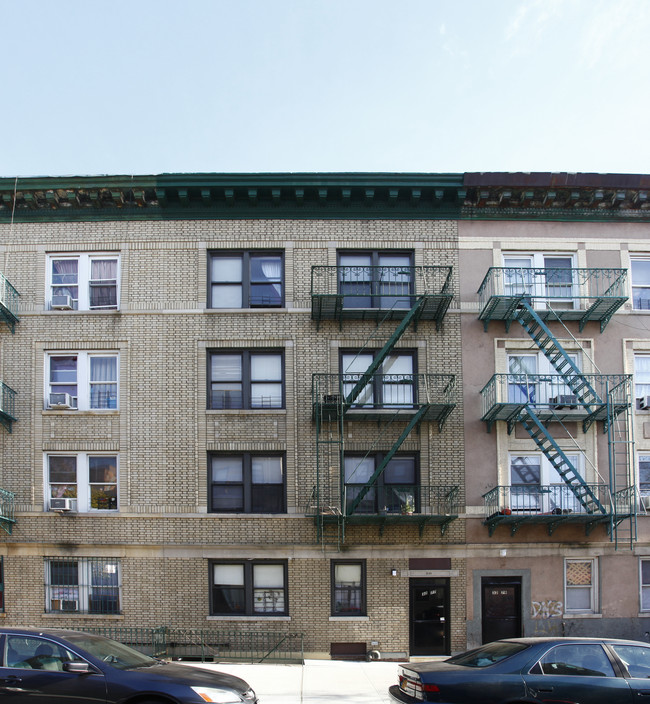 3277 32nd St in Astoria, NY - Foto de edificio - Building Photo