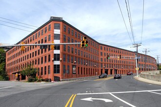 The Cliffs in Jersey City, NJ - Building Photo - Building Photo
