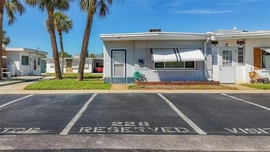 250 Rosery Rd NW in Largo, FL - Building Photo - Building Photo