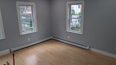 80 Linfield St in Holbrook, MA - Building Photo - Building Photo