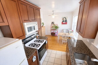 2044 W Farragut Ave in Chicago, IL - Building Photo - Building Photo