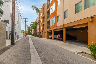 Bedford Arbors in North Hollywood, CA - Foto de edificio - Building Photo