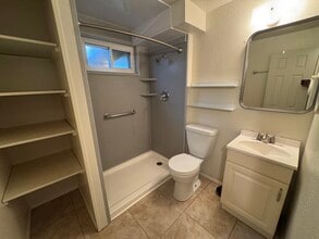 946 Hutchinson Dr in Colorado Springs, CO - Building Photo - Building Photo