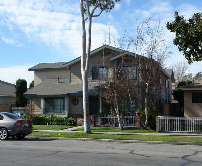 10881-10887 Walnut St in Los Alamitos, CA - Building Photo - Building Photo