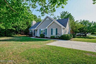 7014 Daybreak Ln in Wilmington, NC - Building Photo