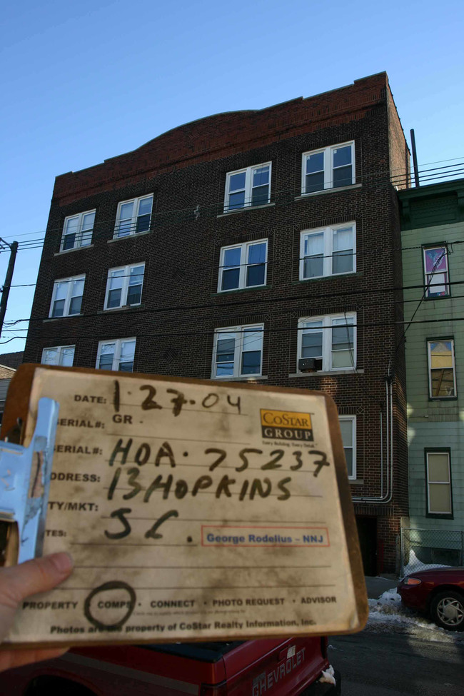 13 Hopkins Ave in Jersey City, NJ - Foto de edificio - Building Photo