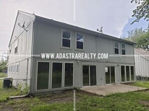 128 S Julia St in Olathe, KS - Building Photo - Building Photo